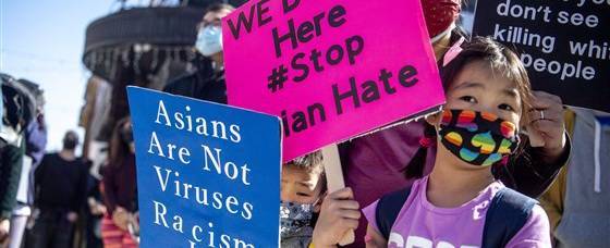 В США прошли митинги против ненависти к людям азиатского происхождения