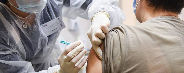 Главврач Красноярской краевой больницы призвал людей делать прививки от коронавируса
