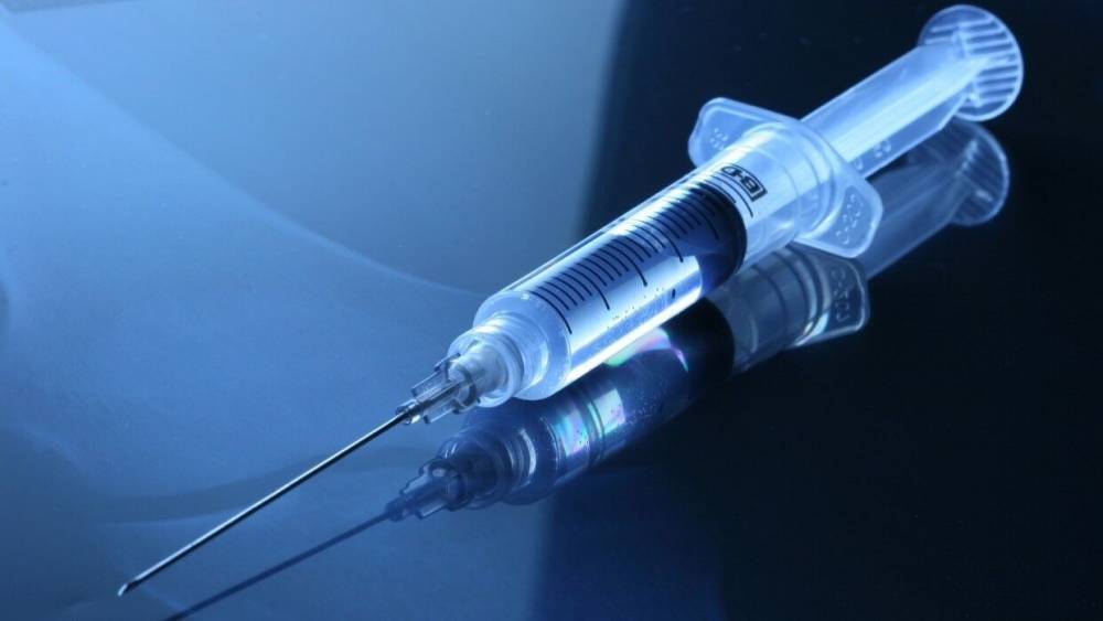 Ученый назвал ересью миф о влиянии вакцин от COVID-19 на детородную функцию