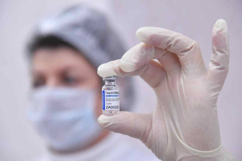 Российские ученые развенчали популярные мифы о вакцинации от коронавируса