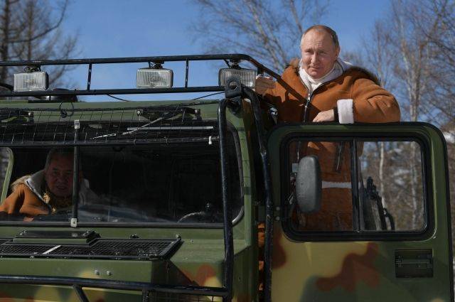 В Кремле рассказали, как Путин и Шойгу проводят выходные в Сибири