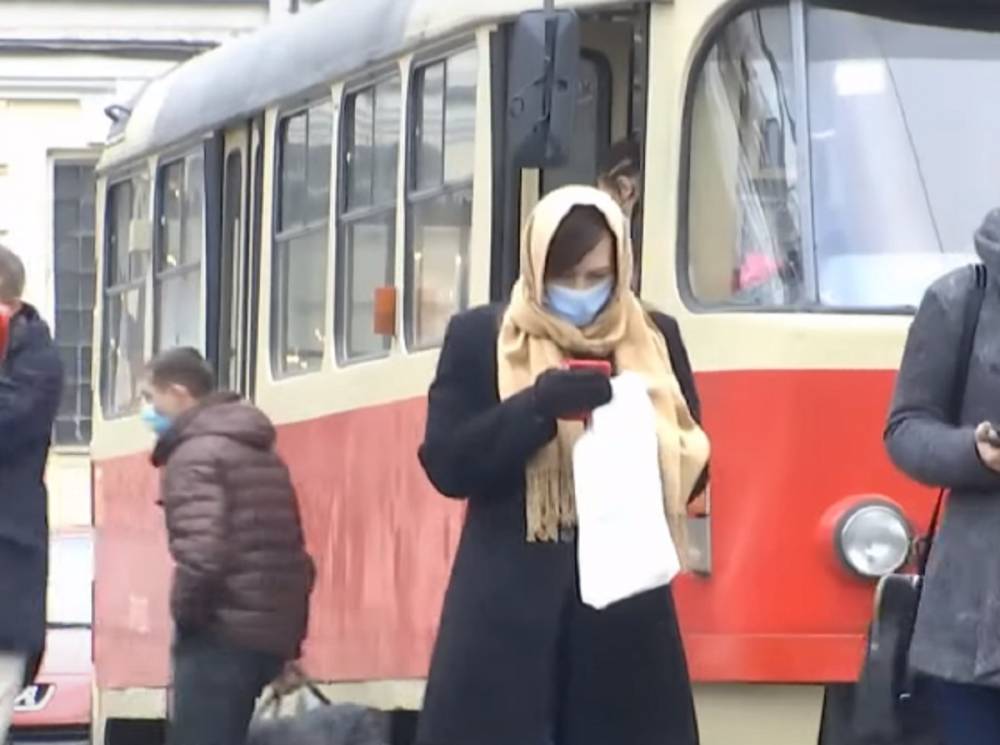 "Красные" карантинные зоны по всей Украине: в Кабмине сделали заявление о работе транспорта