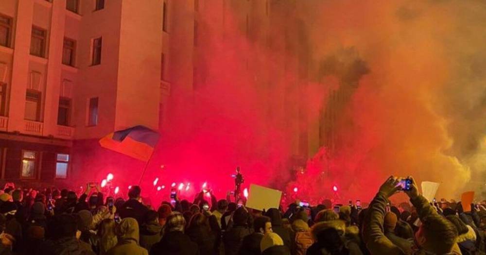 После акции сторонников Стерненко "Слуги народа" требуют созвать внеочередное заседание Рады