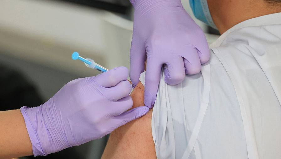 Франция выступила против немедленной всеобщей вакцинации