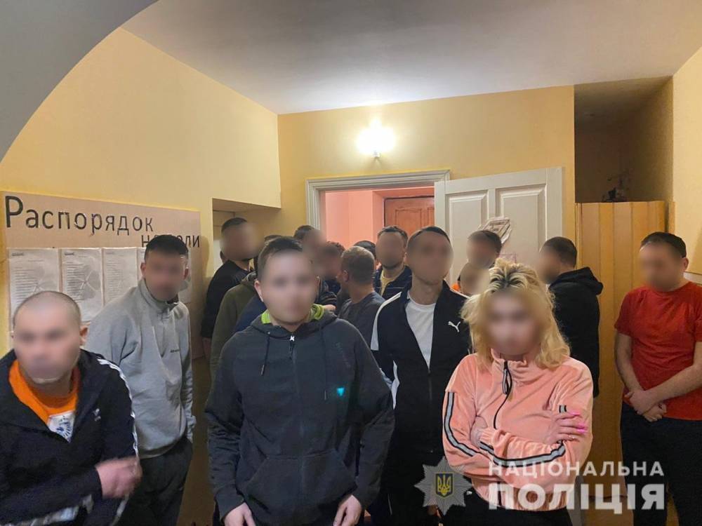 Жизнь за решеткой: на Киевщине разоблачили "реабилитационный центр", где пытали людей