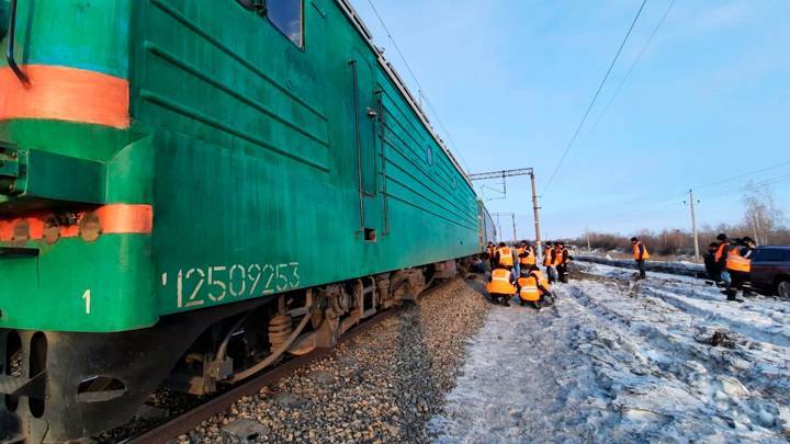 На Южном Урале сошел с рельсов локомотив