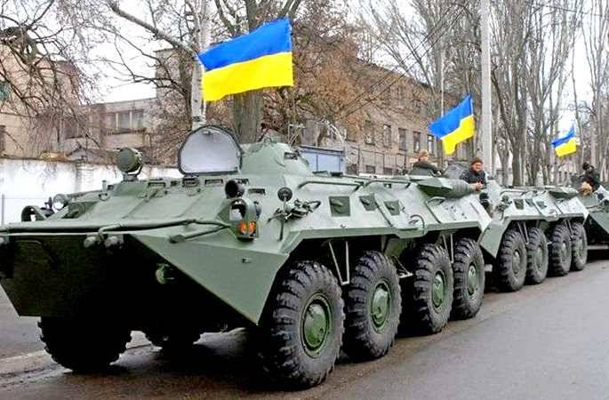 Отправленные отвоёвывать Крым украинские бронетранспортёры...