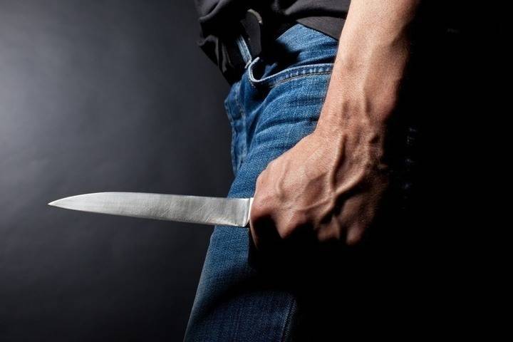 В кафе на улице Октябрьской в Рязани мужчина угрожал ножом посетителю