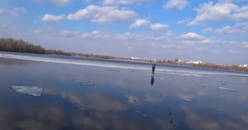В Киеве рыбак спас 11-летнего мальчика с дрейфующей льдины с помощью спиннинга (фото, видео)