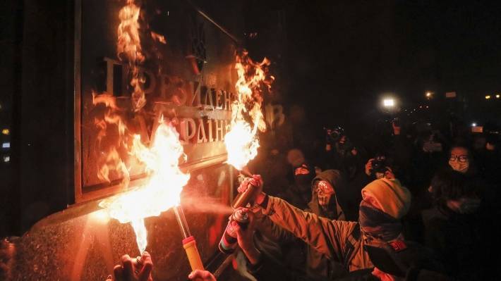 Как в Киеве пытались «сжечь» президента Украины Зеленского