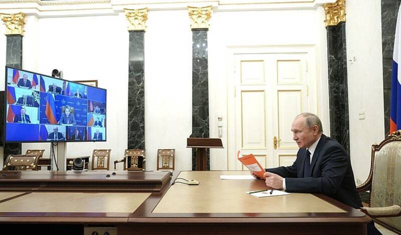 Владимир Путин пообещал сделать 23 марта прививку от коронавируса