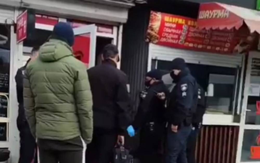 Киев всколыхнула трагедия с продавцом прямо на рабочем месте: срочно выехали врачи и полиция