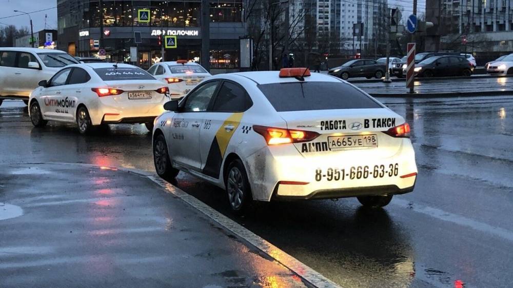 Жители Петербурга поддержали идею создания кодекса этики таксистов