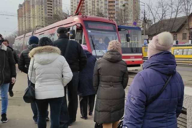 В Киеве троллейбусы ездят полупустые, а маршрутки нарушают карантин