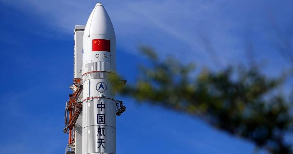 Китайский спутник неожиданно развалился в космосе
