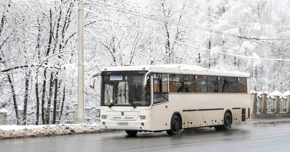 В Омске водитель автобуса умер за рулем во время движения