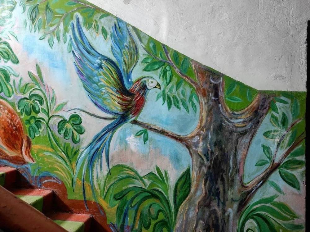 Сказочный лес нарисовала жительница Арзамаса в своем подъезде