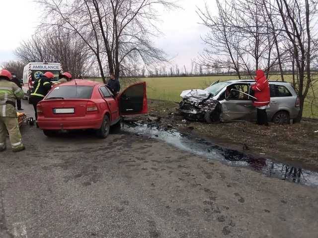 На Николаевщине столкнулись авто Opel: погибли несовершеннолетние, двое военных пострадали