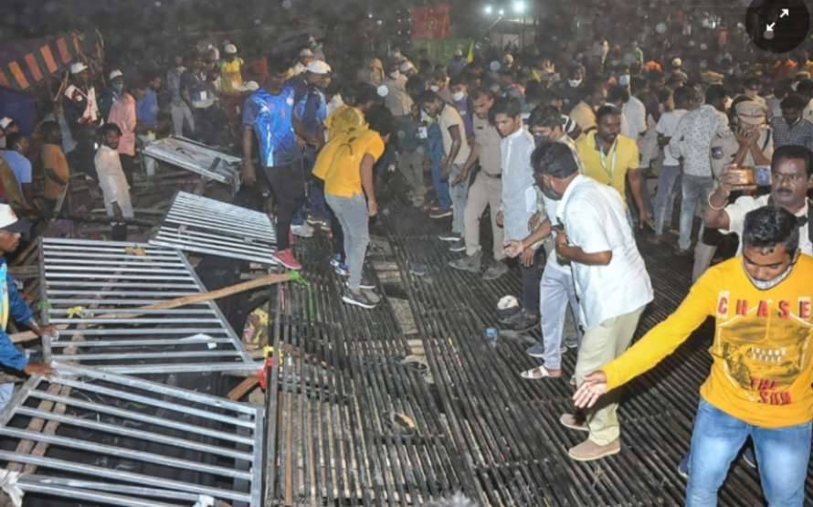 Обрушение трибуны в Индии: пострадали более 100 зрителей