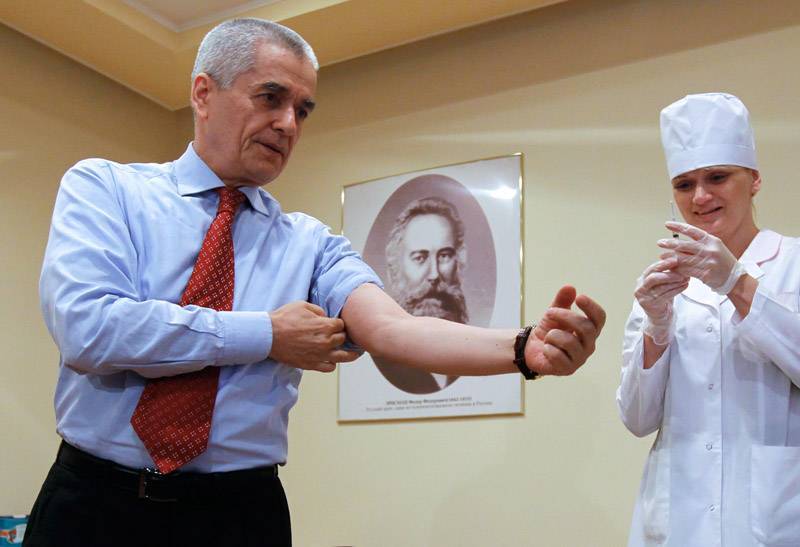 Онищенко предложил способ повысить интерес к вакцинации