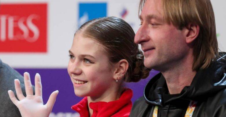 Плющенко хочет уделать не только Тутберидзе, но и весь мир: Трусова исполнила пять четверных прыжков