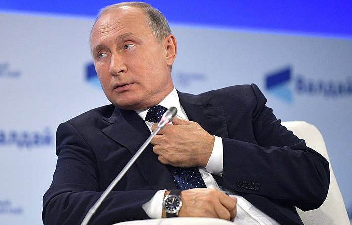 Экс-помощница Байдена восхитилась спокойствием Путина и назвала его «львом»