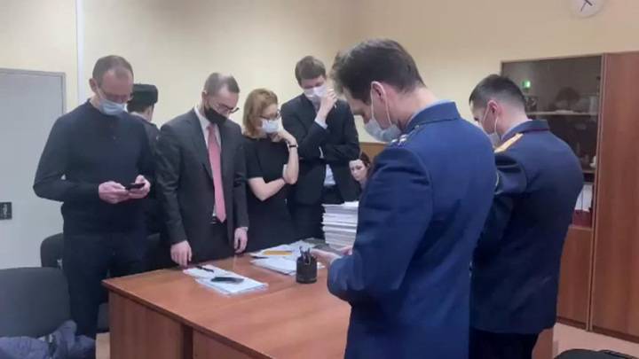 Новости на "России 24". Обвинен в даче взятки: главу "Биотек" Шпигеля отправили в СИЗО на два месяца