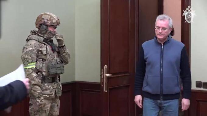 Басманный суд Москвы арестовал экс-сенатора Шпигеля по делу о взятках