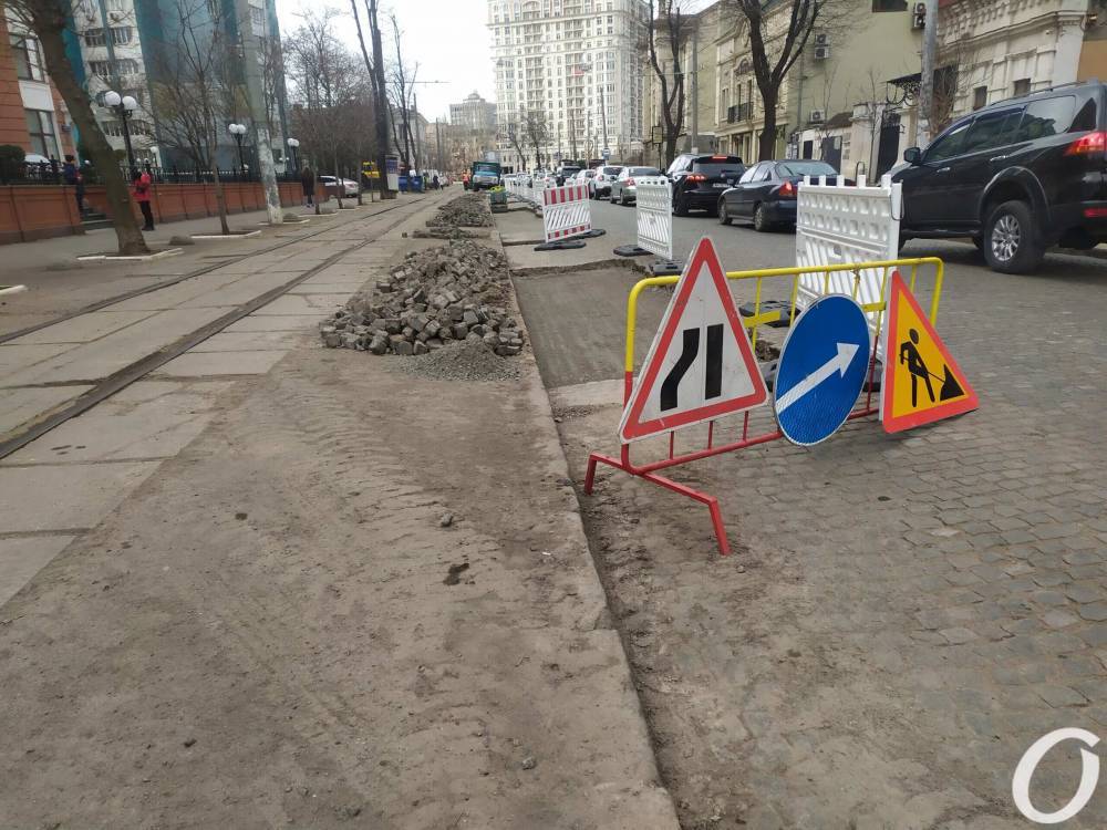 На Французском бульваре в Одессе стартовал ремонт брусчатки (фото, видео)