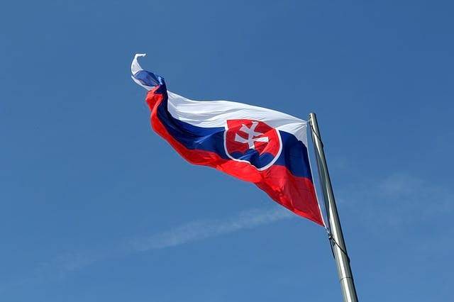 Президент Словакии просит премьер-министра уйти в отставку и мира