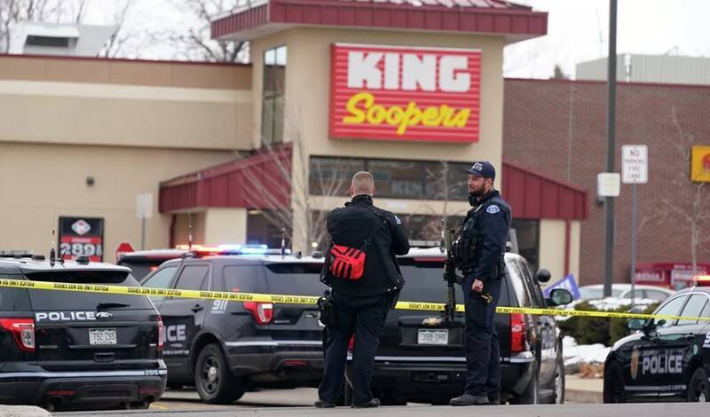 В США десять человек погибли при стрельбе в супермаркете
