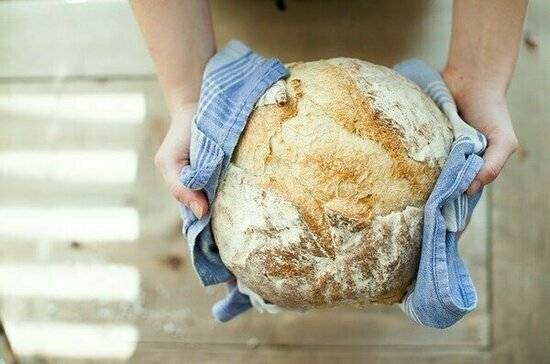 Врач рассказала о вреде свежеиспеченного хлеба