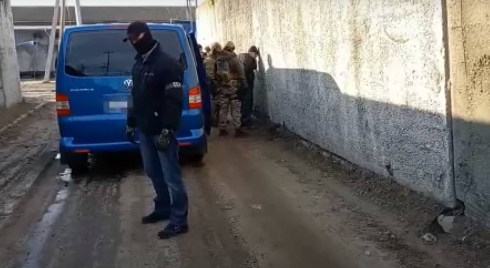 Вооруженный "ЛНРовец" обосновался в Харькове: СБУ выехала на срочный захват, видео