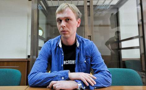 Интерфакс: Бывший начальник полицейских, которые проходят по делу журналиста Ивана Голунова уехал из России