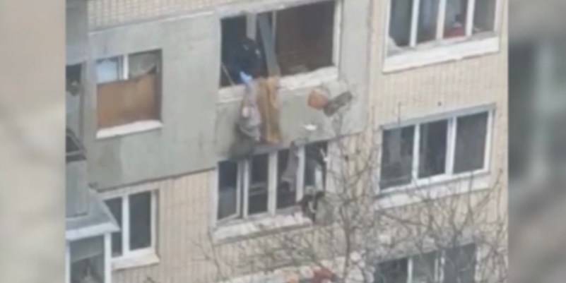 В Киеве на Борщаговской мужчина хотел совершить самоубийство, его спасли, видео - ТЕЛЕГРАФ