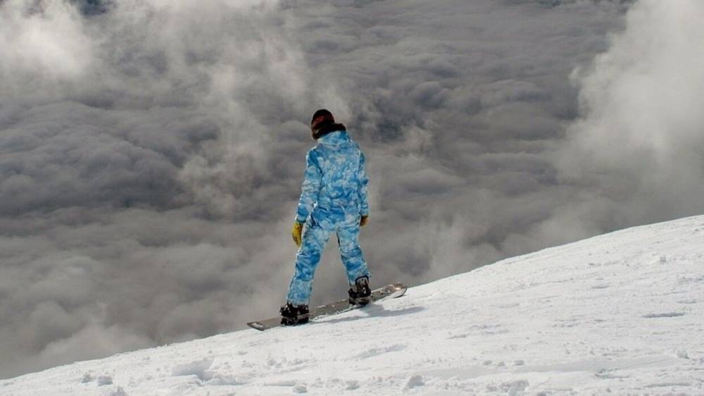 Известная сноубордистка погибла после схода лавины в швейцарских Альпах