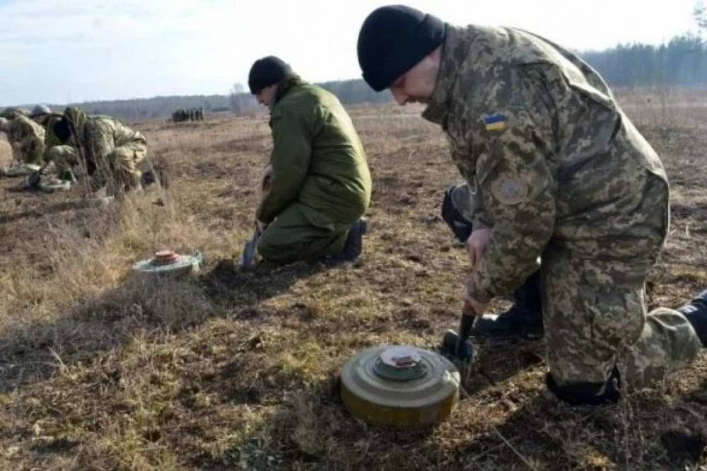 ВСУ в Донбассе устанавливают минные поля вокруг населённых пунктов