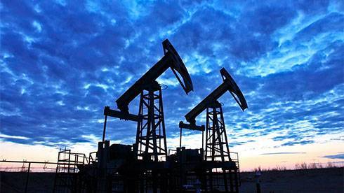 Стоимость нефти падает 25 марта более чем на 1% после роста днем ранее