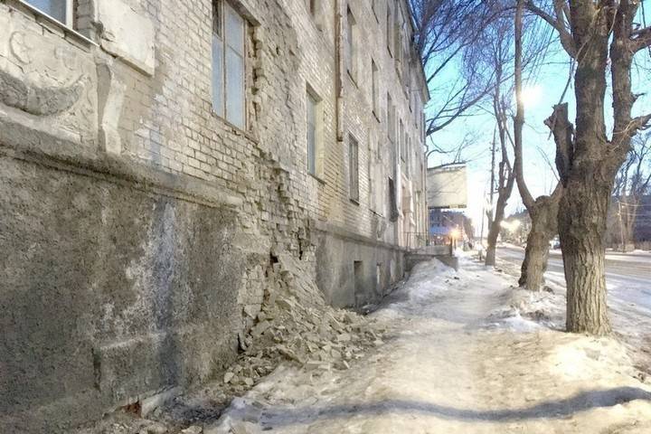 Очевидцы: в Заводском районе обрушилась стена жилого дома
