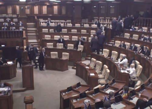 Парламент Молдавии не смог утвердить премьера — социалисты сорвали кворум