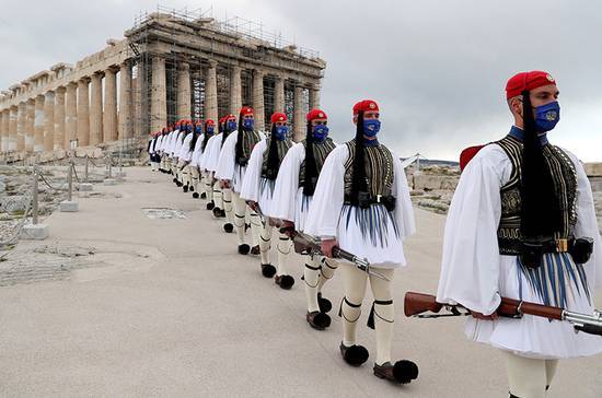 В Афинах прошёл военный парад в честь 200-летия греческой революции