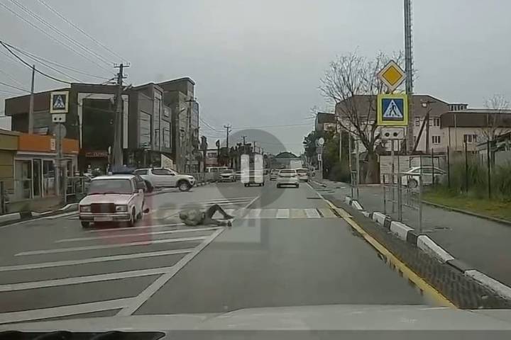 В Сочи водитель семёрки сбил пешехода