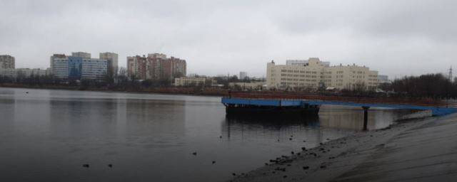 В Ростове МЧС ликвидирует аварию на Низовом водохранилище