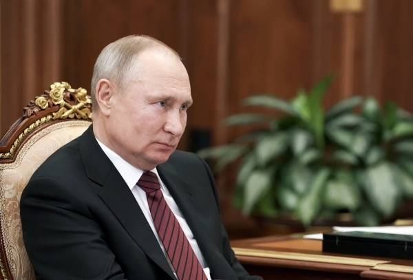 В Кремле заявили об отсутствии побочных эффектов у президента после вакцинации