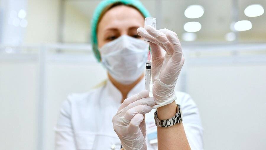В Москве прививку от коронавируса сделали около 1 млн человек