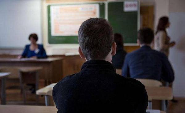Очевидцы рассказали о "массовой драке" в школе в тюменском поселке