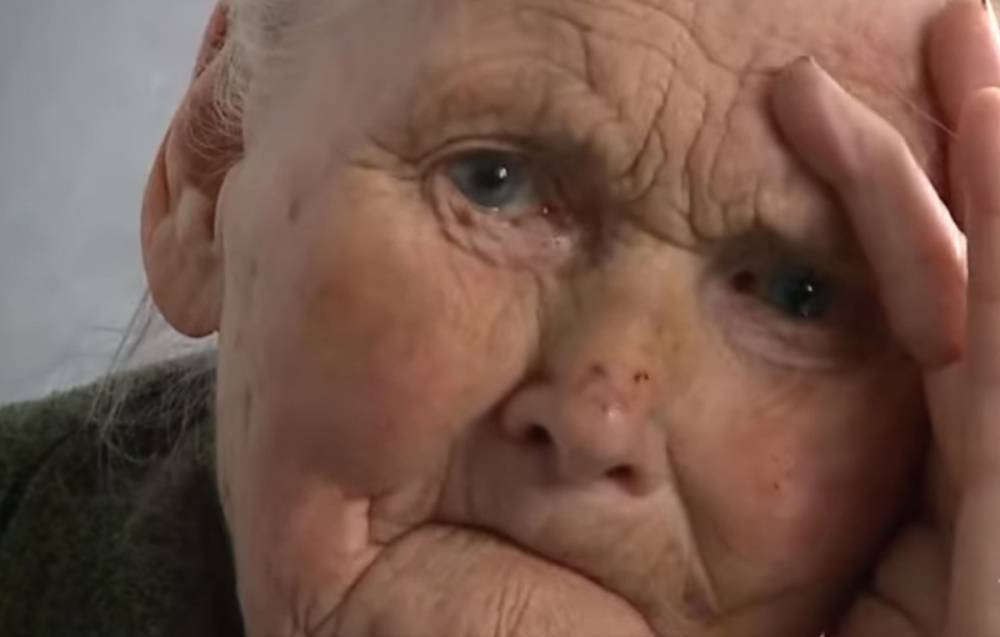 "Беспомощная отдала последнее": 95-летнюю старушку избили под Киевом, беспрецедентные кадры