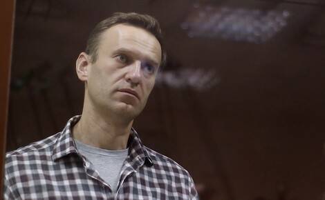 Арестованный оппозиционер Алексей Навальный потребовал прекратить пытку бессонницей и допустить к нему врача