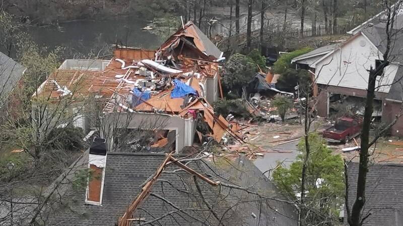 По меньшей мере пять человек стали жертвами торнадо в Алабаме