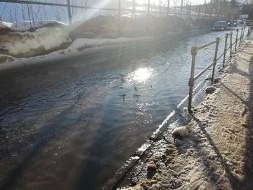 «Поплыли»: Жители Уфы начали жаловаться на затопленные талыми водами улицы